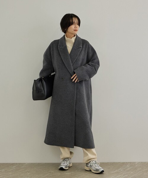 ADAM ET ROPE'(アダムエロペ)の「MTR アルパカシャギーロングコート / 軽量(チェスターコート・レディース・チャコール/キャメル・F)」の4枚目の写真