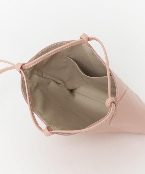 URBAN RESEARCH（アーバンリサーチ）の「MARROW　PILLOW-3（ハンドバッグ・レディース・SHELLPINK・-）」の6枚目の写真