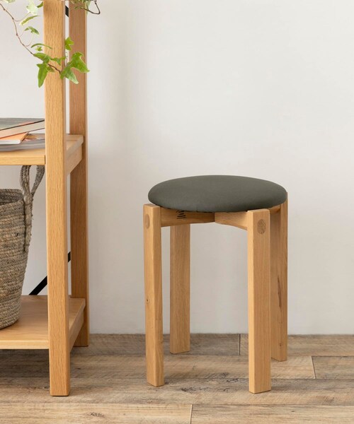 URBAN RESEARCH DOORS(アーバンリサーチドアーズ)の「DOORS LIVING PRODUCTS Round Stool(その他雑貨・メンズ・S.Brown8/Natural8/Beige8/O.Khaki8/Mustard8/H.Green8・one)」の4枚目の写真