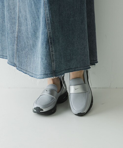 URBAN RESEARCH(アーバンリサーチ)の「NIKE エア マックス フェノメナ(スニーカー・レディース・C M SILVER・23.5/24/24.5/25)」の4枚目の写真