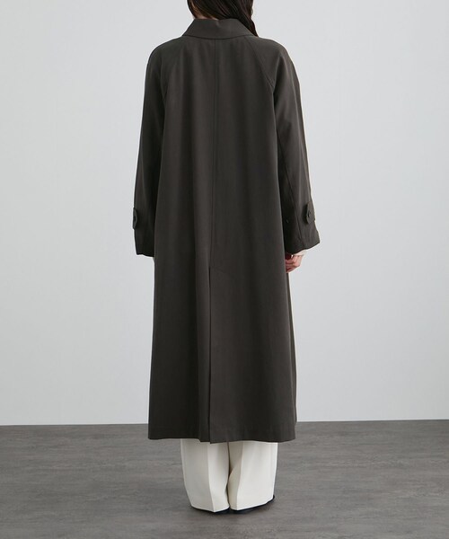 ADAM ET ROPE'（アダムエロペ）の「【WEB限定】エフォートレスステンカラーコート（トレンチコート・レディース・チャコール/ベージュ・F）」の17枚目の写真