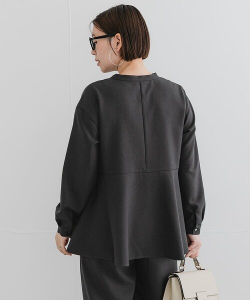 URBAN RESEARCH ROSSO（アーバンリサーチロッソ）の「『UR TECH SMOOTHLUXE』F by ROSSO　サイドペプラムブラウス（シャツ/ブラウス・レディース・BEIGE/C/GRAY/BLACK・Free）」の18枚目の写真