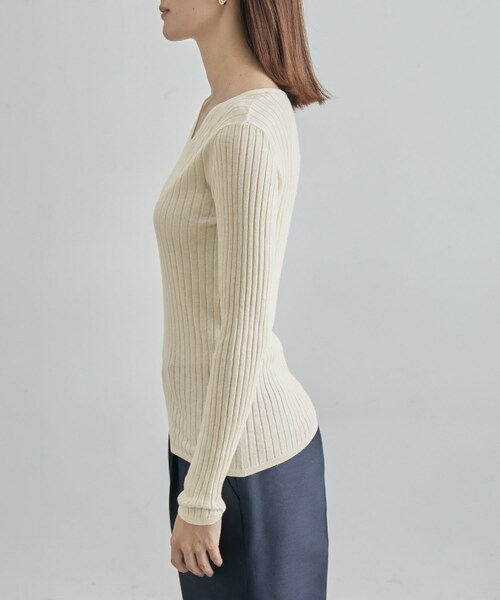ROPE'(ロペ)の「【限定店舗・J'aDoRe限定】エレガンス キュアフィーロ Vネックリブプルオーバー(Tシャツ/カットソー・レディース・ネイビー/オフホワイト・F)」の12枚目の写真