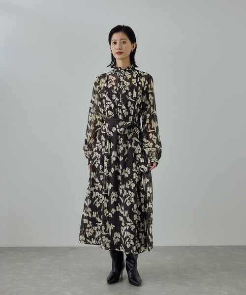 ROPE'（ロペ）の「フラワープリントタックワンピース/イージーケア（ワンピース・レディース・ダークブラウン系/オレンジ系・F）」の15枚目の写真