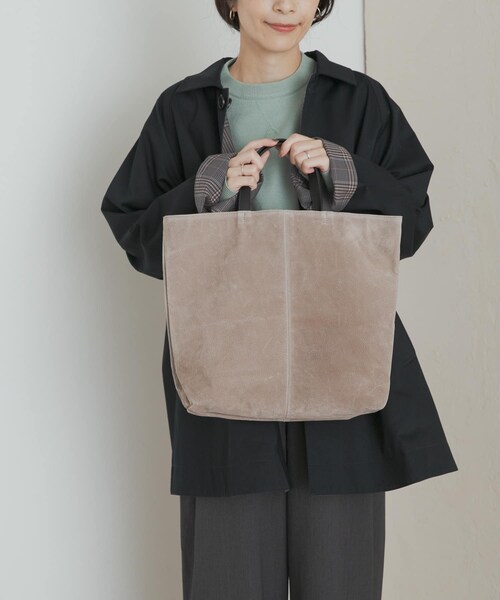 URBAN RESEARCH DOORS(アーバンリサーチドアーズ)の「スエードトート(トートバッグ・レディース・MUSTARD/GREIGE・one)」の6枚目の写真