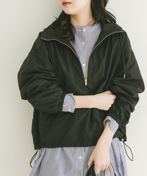 ITEMS URBANRESEARCH（アイテムズ アーバンリサーチ）の「『UVカット/撥水』アノラックフーディーブルゾン（ブルゾン・レディース・MILK/CML/BLK・Free）」の14枚目の写真