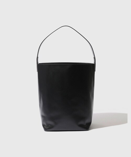 ADAM ET ROPE'(アダムエロペ)の「【AURALEE/オーラリー】LEATHER SHOULDER BAG - M MADE BY AETA(ショルダーバッグ・メンズ・ブラック・F)」の5枚目の写真