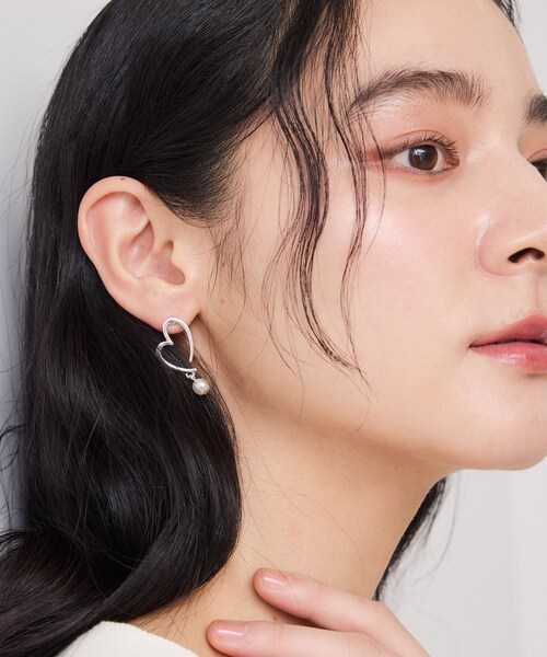 VIS(ビス)の「揺れパールハートピアス(ピアス(両耳用)・レディース・ゴールド/シルバー・F)」の17枚目の写真