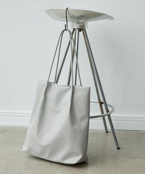ROPE' PICNIC(ロペピクニック)の「【A4対応・洗える】メッシュハンドルトートバッグ(トートバッグ・レディース・ブラック系/ライトグレー/キナリ系/ワイン系/イエロー系/シルバー系/ブラック/グレー/キナリ/ブラウン系/ベージュ/ブルー/ブルー系/ラベンダー/レッド/ピンク/ローズピンク/ピンク系/ゴールド/シルバー/ブラウン/ライトグリーン・F)」の3枚目の写真