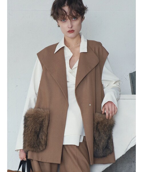 ELENDEEK(エレンディーク)の「FUR POCKET SLEEVELESS CT(テーラードジャケット・レディース・ブラック/キャメル・F)」の7枚目の写真