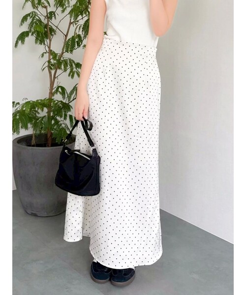 dazzlin（ダズリン）の「サテンナロースリットスカート（スカート・レディース・アイボリー/チャコールグレー/ピンク/ミックス・S/M）」の20枚目の写真