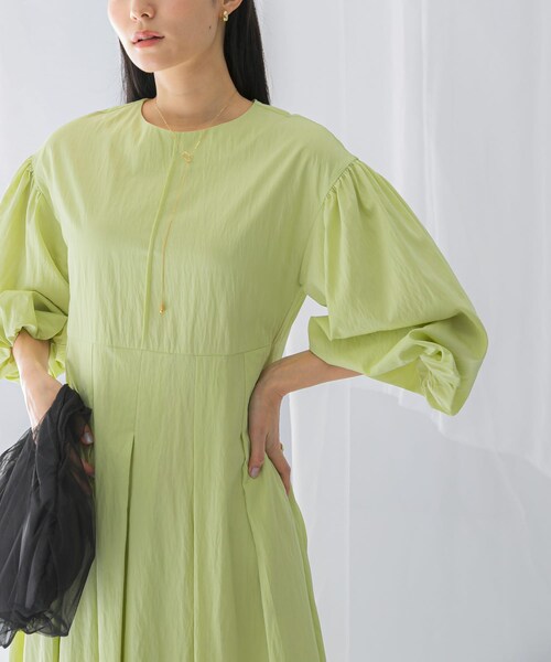 URBAN RESEARCH ROSSO（アーバンリサーチロッソ）の「ボリュームスリーブタックワンピース（ワンピース・レディース・NAVY/LIME・FREE）」の21枚目の写真