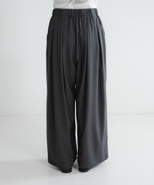 URBAN RESEARCH(アーバンリサーチ)の「ストレッチタックギャザーワイドパンツ(その他パンツ・レディース・OFF WHITE/BLUE/CHARCOAL・36/38)」の20枚目の写真