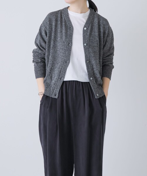 かぐれ（カグレ）の「ドライコットンVネックカーディガン（ニット/セーター・レディース・GRAY/CHARCOAL・Free）」の3枚目の写真