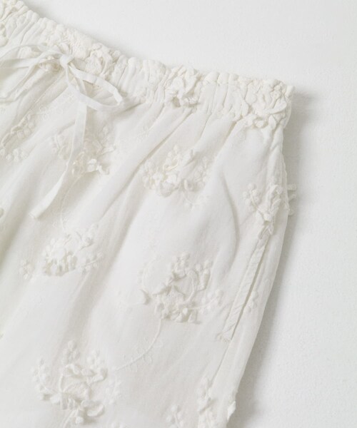 URBAN RESEARCH(アーバンリサーチ)の「crinkle crinkle crinkle 3D EMBROIDERY EASY PANTS(その他パンツ・レディース・WHITE/BLACK・Free)」の5枚目の写真