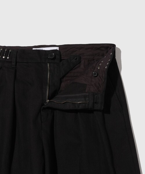 ADAM ET ROPE'（アダムエロペ）の「【DAIRIKU/ダイリク】Wide Two Tuck Chino Pants（チノパンツ・メンズ・ブラック・M/S）」の6枚目の写真
