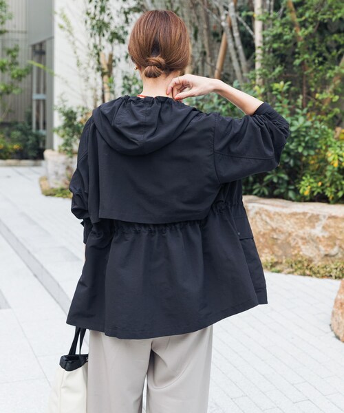 URBAN RESEARCH DOORS（アーバンリサーチドアーズ）の「『WEB/一部店舗限定カラー』ナイロンマウンテンパーカー（マウンテンパーカー・レディース・L.BEIGE/LIME/NAVY/BLACK・S/M）」の10枚目の写真