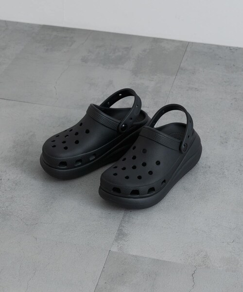 URBAN RESEARCH（アーバンリサーチ）の「クロックス　CRUSH CLOG（サンダル・レディース・BLACK/WHITE/BONE・6/7/5）」の4枚目の写真
