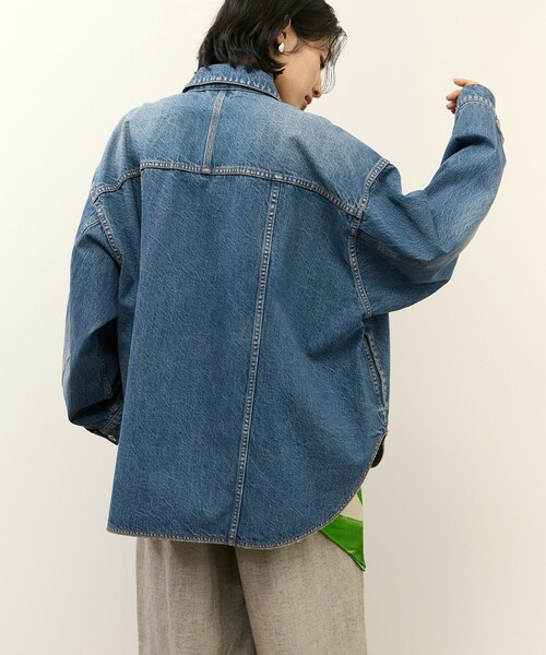 ADAM ET ROPE'(アダムエロペ)の「【サステナブル】シャツライクGジャン(デニムジャケット・レディース・ブルー系/サックス・36/38)」の15枚目の写真