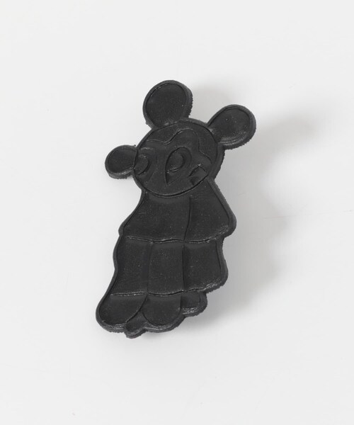 URBAN RESEARCH（アーバンリサーチ）の「SEVEN BY SEVEN　LEATHER CARVING PINS M（ブローチ/コサージュ・メンズ・010 BLACK/040 BEIGE・Free）」の4枚目の写真