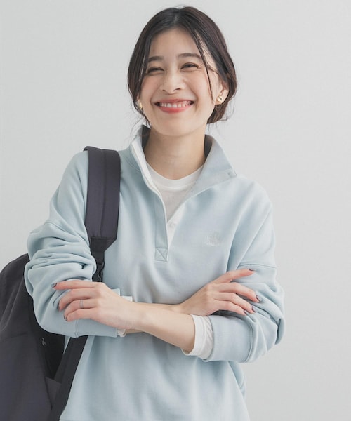 URBAN RESEARCH DOORS（アーバンリサーチドアーズ）の「刺繍スタンドカラースウェット（スウェット・レディース・OFF/L.BLUE・Free）」の2枚目の写真