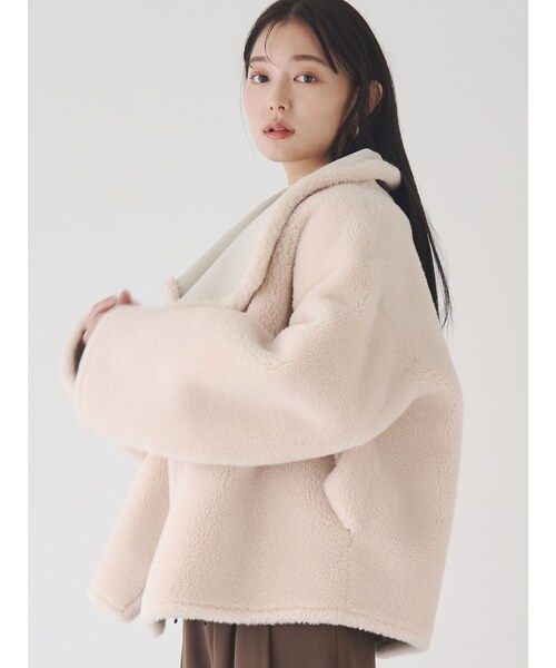 LAGUNAMOON（ラグナムーン）の「フェイクムートンスタンドカラーコート（ムートンコート・レディース・アイボリー/チャコールグレー/モカ・F）」の4枚目の写真