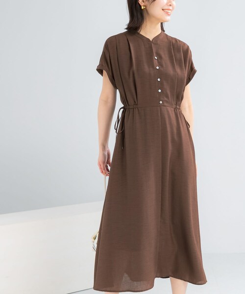 URBAN RESEARCH ROSSO（アーバンリサーチロッソ）の「ウォッシャブルセミシアー2WAYネックワンピース（ワンピース・レディース・BROWN/BLUE/BLACK・Free）」の22枚目の写真