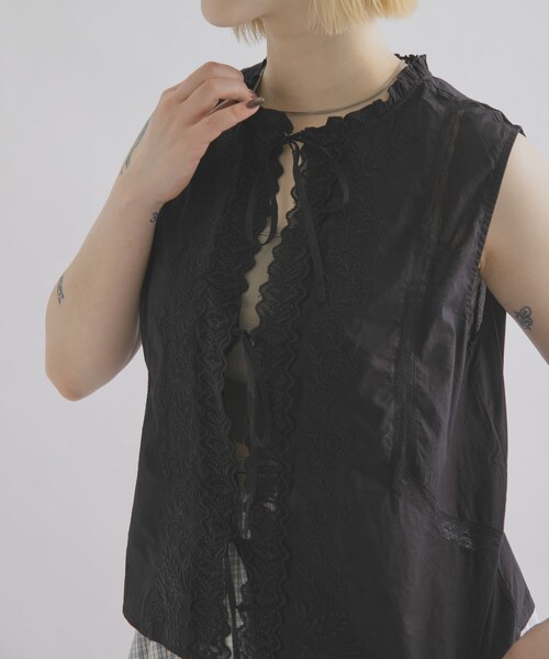 THE GOODLAND MARKET（ザグッドランドマーケット）の「FANAKA　ノースリーブブラウス（シャツ/ブラウス・レディース・WHITE/BLACK・Free）」の11枚目の写真