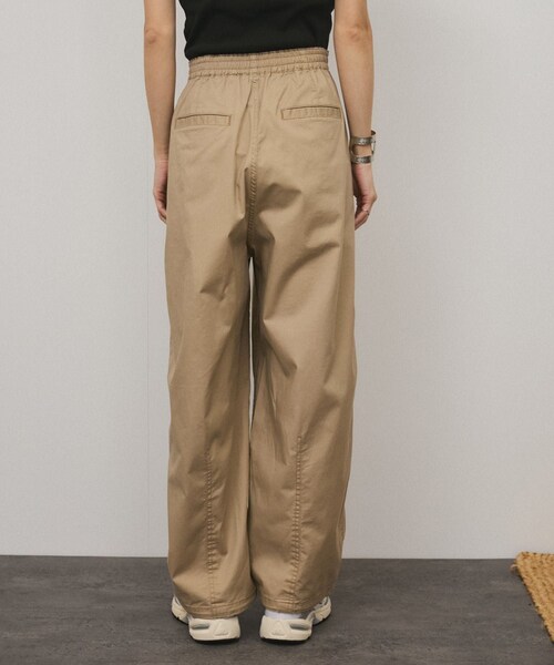 ADAM ET ROPE'（アダムエロペ）の「【WEB限定】2WAYミリタリータックカーゴパンツ［コットンブレンド］（カーゴパンツ・レディース・ベージュ/カーキ・F）」の19枚目の写真