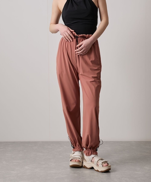 NERGY(ナージー)の「【speedo】ステイフィットギャザーパンツ(その他パンツ・レディース・ブラック/レンガ/カーキ・M)」の3枚目の写真