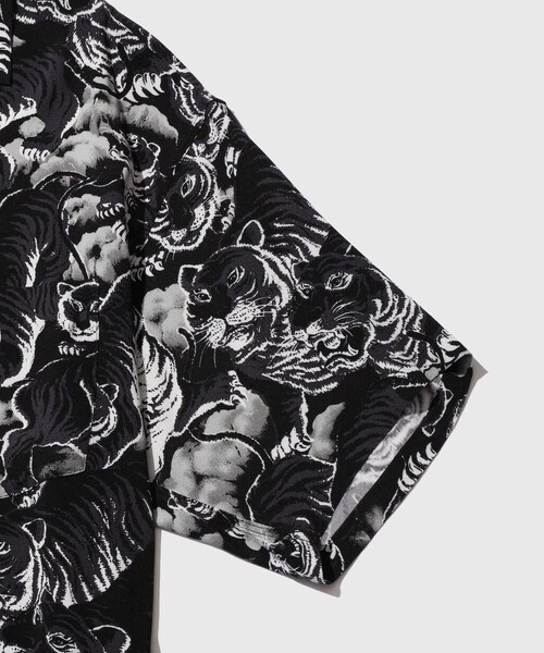 ADAM ET ROPE'(アダムエロペ)の「BLACK ALOHA レーヨンチリメンオープンカラーシャツ(シャツ/ブラウス・メンズ・ブラック系・L/M)」の11枚目の写真
