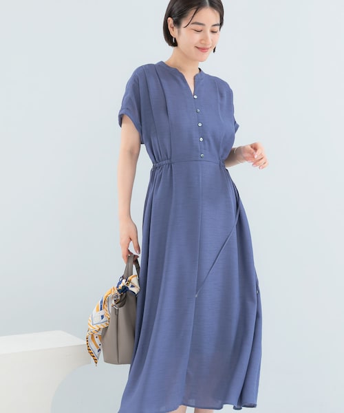 URBAN RESEARCH ROSSO（アーバンリサーチロッソ）の「ウォッシャブルセミシアー2WAYネックワンピース（ワンピース・レディース・BROWN/BLUE/BLACK・Free）」の3枚目の写真