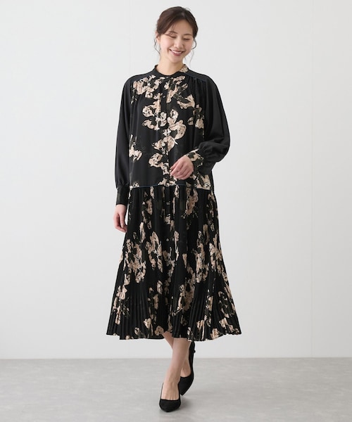 Jayro（ジャイロ）の「プリーツアソートワンピース（ワンピース・レディース・ブラック/キナリ・M）」の10枚目の写真