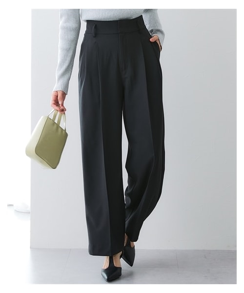 nissen（ニッセン）の「【みさとさんコラボ】セットアップスーツ（しわになりにくい・UVカット）（上下別売）<大きいサイズ有>（フォーマルスーツ/小物・レディース・グレー:テーラードジャケット/黒:テーラードジャケット/グレー:フロントボタンビスジェ/黒:フロントボタンビスジェ/グレー(レギュラー丈):ワイドパンツ/グレー(ロング丈):ワイドパンツ/黒(レギュラー丈):ワイドパンツ/黒(ロング丈):ワイドパンツ/グレー:タイトスカート/黒:タイトスカート・M/L/LL/3L）」の4枚目の写真