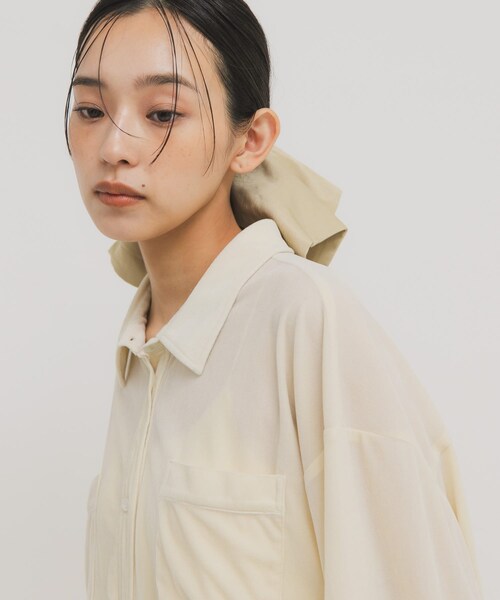 KBF（ケイビーエフ）の「サテンシュシュ(特大)（ヘアゴム・レディース・BEIGE/D.KHAKI・One）」の4枚目の写真