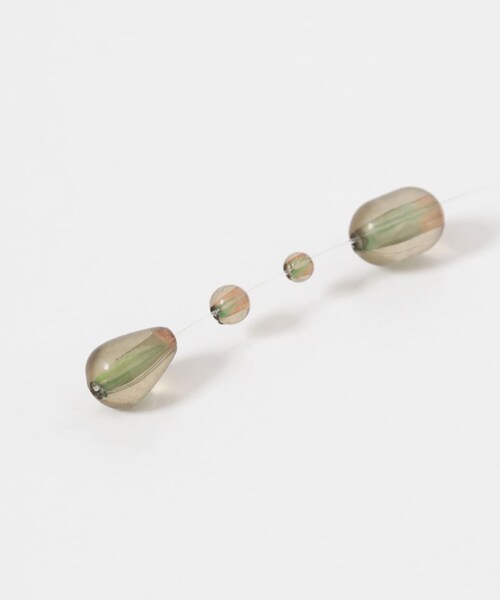 KBF（ケイビーエフ）の「シズクピアス（ピアス（両耳用）・レディース・CLEAR/KHAKI・One）」の10枚目の写真