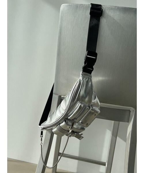 EMODA（エモダ）の「ボディポーチバッグ（ボディバッグ/ウエストポーチ・レディース・ブラック/シルバー・F）」の4枚目の写真