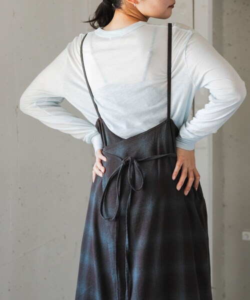 URBAN RESEARCH DOORS(アーバンリサーチドアーズ)の「FORK&SPOON オンブレチェックエプロンワンピース(ワンピース・レディース・BLU×BRN/BEG×KHK・1/2)」の5枚目の写真