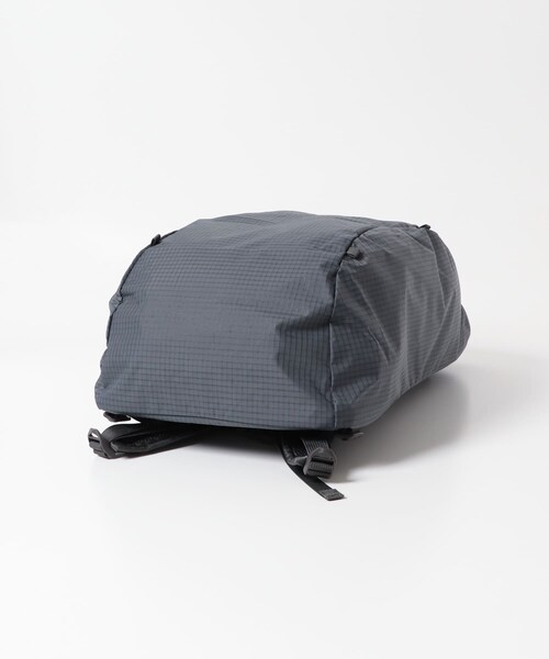 URBAN RESEARCH DOORS（アーバンリサーチドアーズ）の「GOLITE　ION 23L PACK（バックパック/リュック・メンズ・BLACK OUT/CASTLEROCK・one）」の8枚目の写真