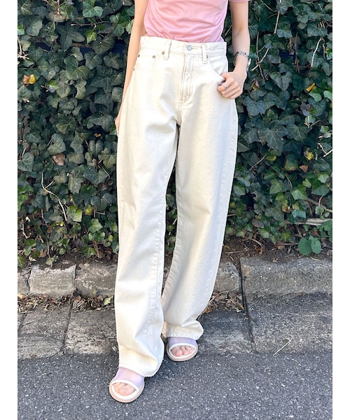 Ungrid（アングリッド）の「ライトオンスストレートデニム（デニムパンツ・レディース・アイボリー/ブルー・24ｲﾝﾁ/25ｲﾝﾁ/26ｲﾝﾁ）」の3枚目の写真