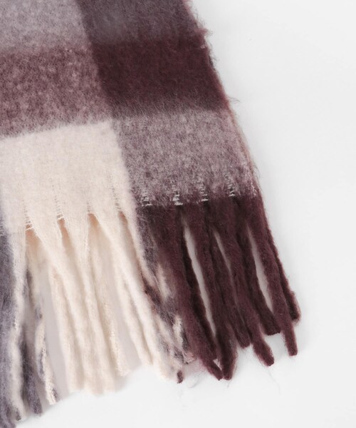 URBAN RESEARCH Sonny Label（アーバンリサーチサニーレーベル）の「フラッフィーボリュームチェックマフラー（マフラー・レディース・オレンジ系/グリーン系/ブラウン系・One）」の7枚目の写真