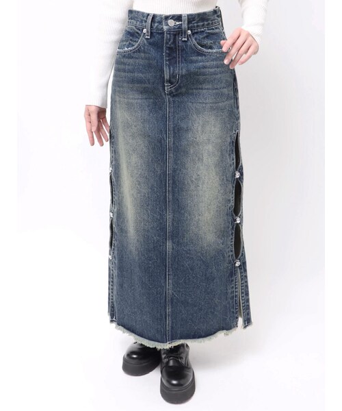EVRIS（エヴリス）の「サイドビジューカットロングデニムスカート（デニムスカート・レディース・ブラック/ブルー/インディゴ・S/M）」の5枚目の写真