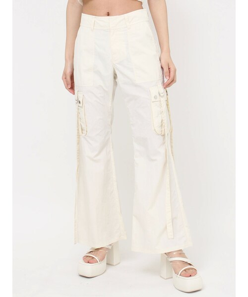 EVRIS（エヴリス）の「カーゴポケットフレアカラーパンツ（カーゴパンツ・レディース・ホワイト/ブラック/ブルー・S/M）」の2枚目の写真