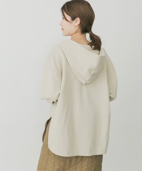 EKAL（エカル）の「EKAL　レイクショアキーネックフーディー（パーカー・レディース・カーキ/ベージュ/チャコール・FREE）」の12枚目の写真