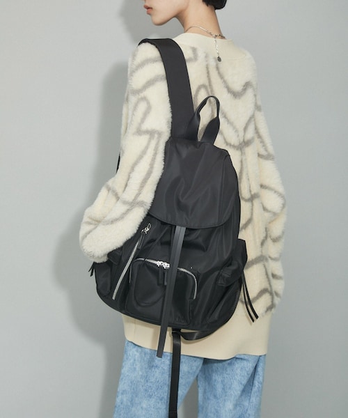 ADAM ET ROPE'(アダムエロペ)の「【WEB限定】フラップポケットリュックサック(バックパック/リュック・レディース・ブラック・F)」の11枚目の写真
