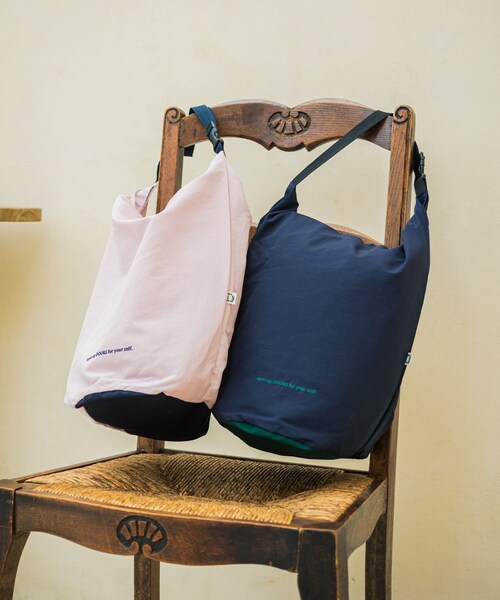 URBAN RESEARCH DOORS(アーバンリサーチドアーズ)の「撥水ロールアップバッグ(KIDS)(その他・キッズ・NVY×GRN/PNK×NVY・One)」の15枚目の写真