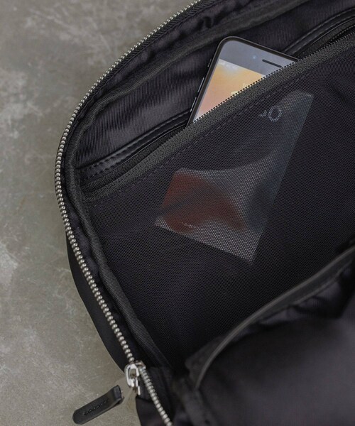 ROPE'(ロペ)の「【E'POR】【A4/PC対応・撥水・軽量】Pac Sac(パックサック)【26SS/新型】/累計1万点販売・一部WEB限定(バックパック/リュック・レディース・ブラック/グレー/ダークブラウン/ベージュ・F)」の18枚目の写真