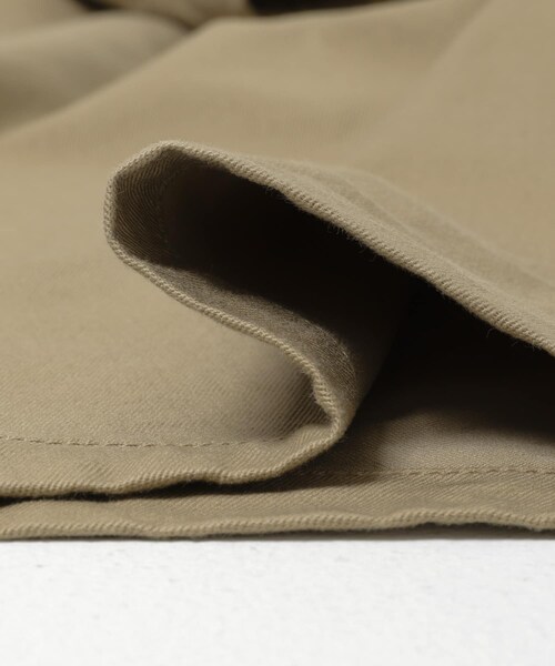 URBAN RESEARCH DOORS(アーバンリサーチドアーズ)の「STILL BY HAND SELVEDGE 1 PLEAT PANTS(その他パンツ・メンズ・BEIGE/BLACK NAVY・44/46/48)」の12枚目の写真