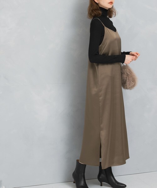 URBAN RESEARCH ROSSO（アーバンリサーチロッソ）の「サテンキャミワンピース（ワンピース・レディース・KHK.BROWN/L.BEIGE/BLUEGRAY・FREE）」の5枚目の写真