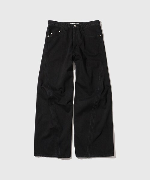 ADAM ET ROPE'（アダムエロペ）の「【NVRFRGT/ネヴァーフォーゲット】3D TWISTED WIDE LEG JEANS FADED BLACK（デニムパンツ・メンズ・ブラック・1/2/3）」の3枚目の写真